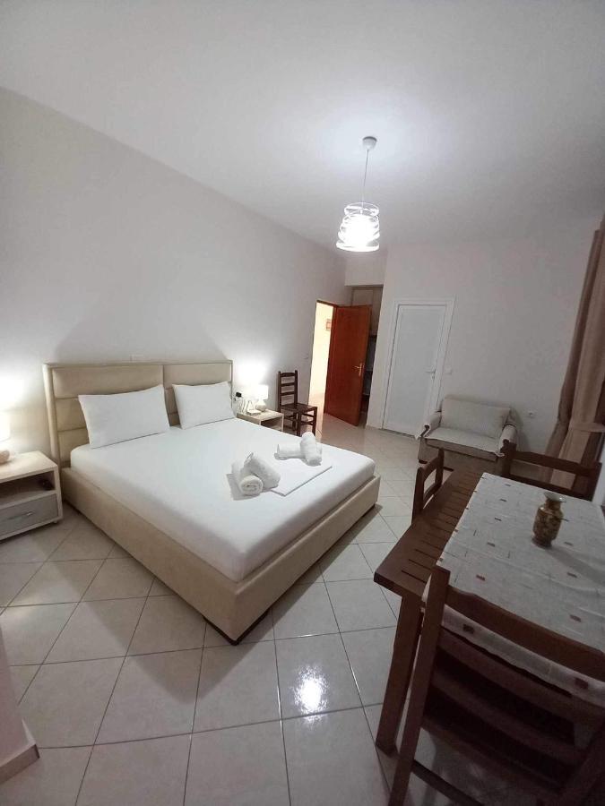 Villa Gkoros House Old Town Himare Esterno foto