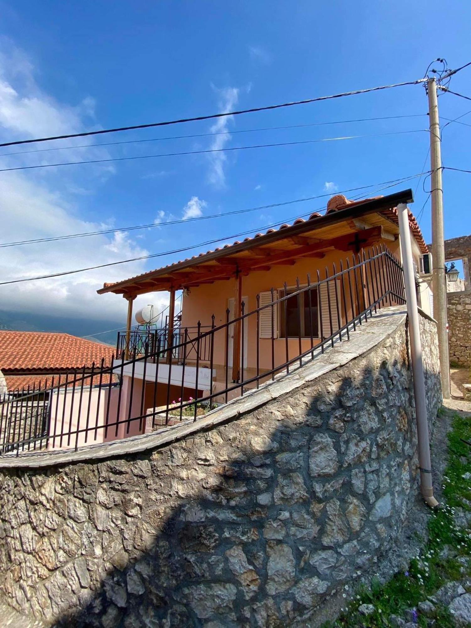 Villa Gkoros House Old Town Himare Esterno foto